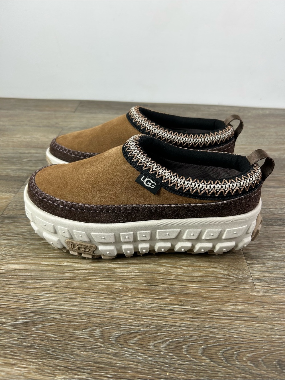 UGG | All-Gender Venture Daze Clog Slip on Platform Shoes New - Picture 6 of 11